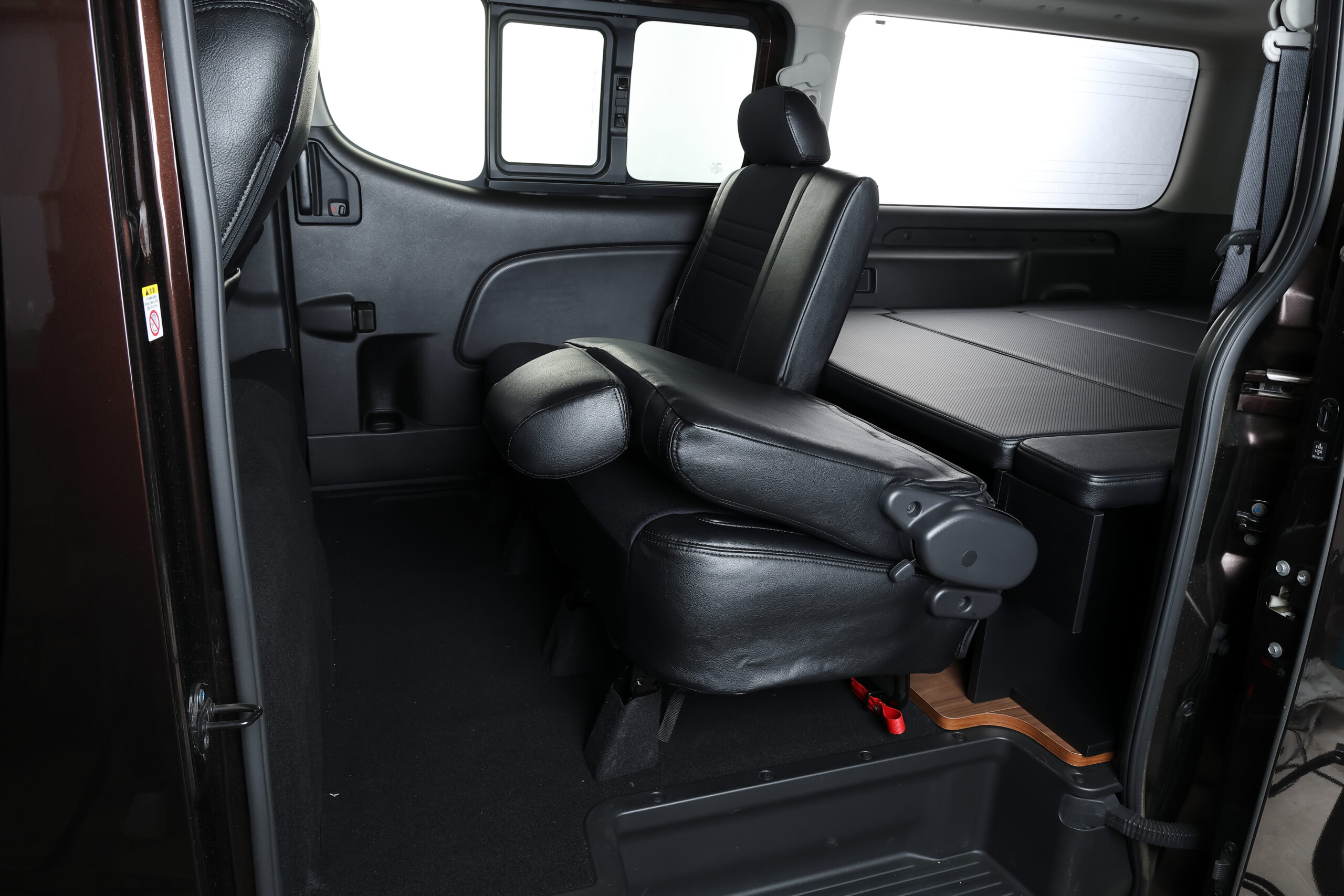 シートカバー Leather series【キャラバン】 - 画像 (7)