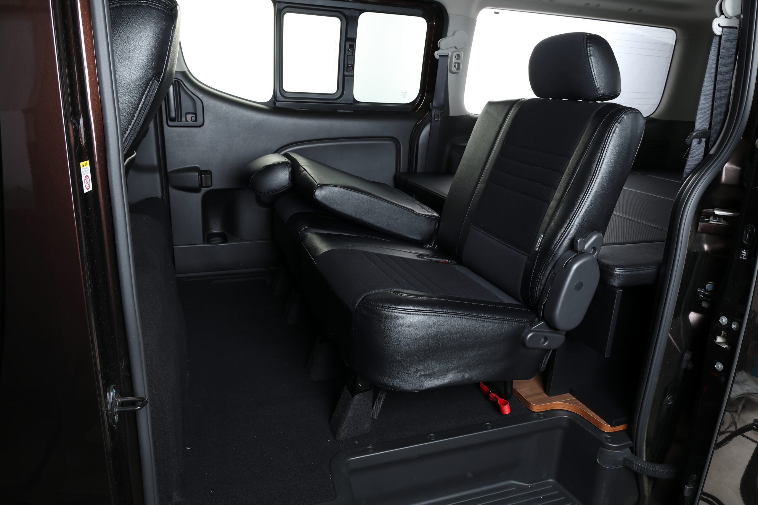 シートカバー Leather series【キャラバン】 - 画像 (5)