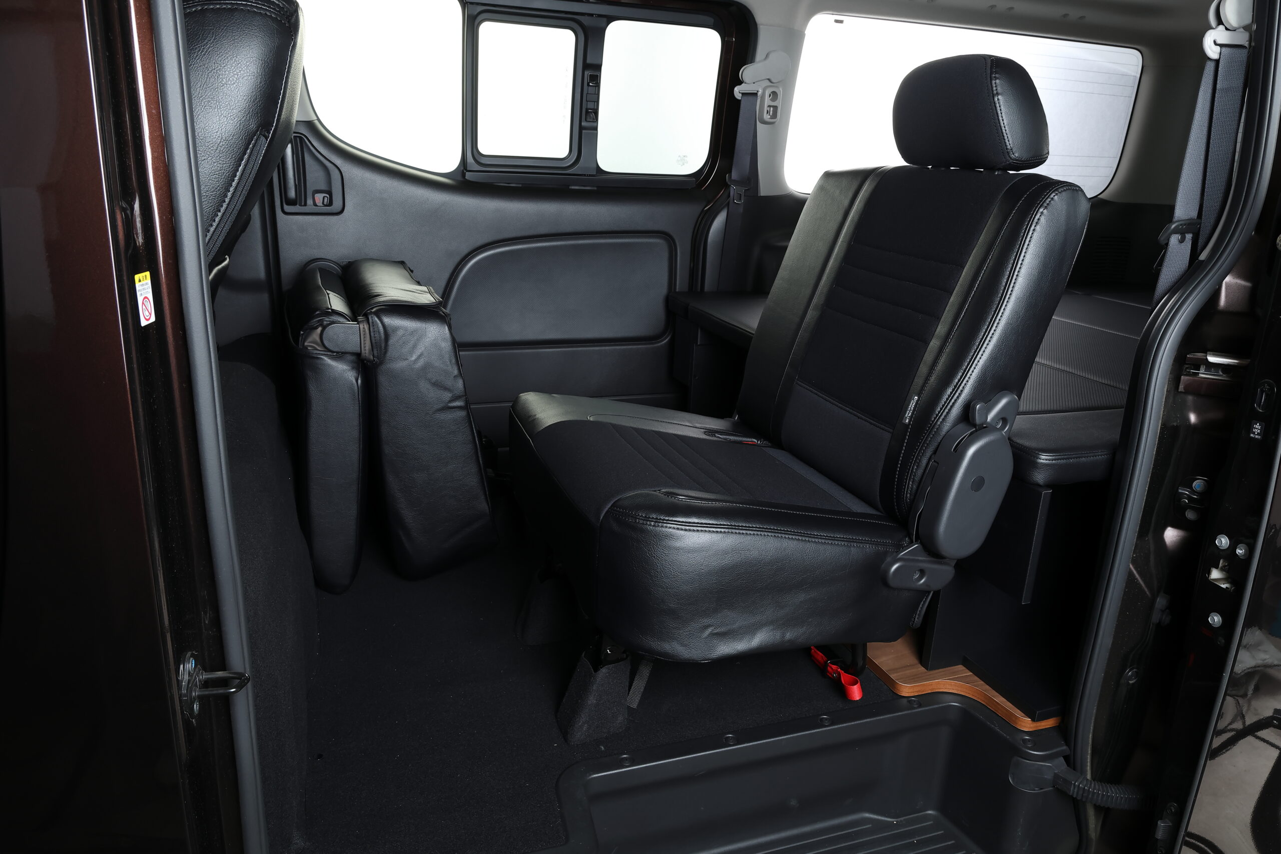 シートカバー Leather series【キャラバン】 - 画像 (6)