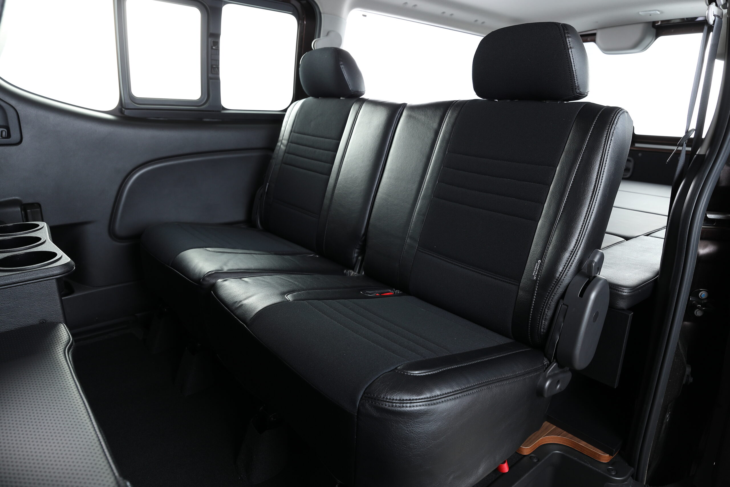 シートカバー Leather series【キャラバン】 - 画像 (2)